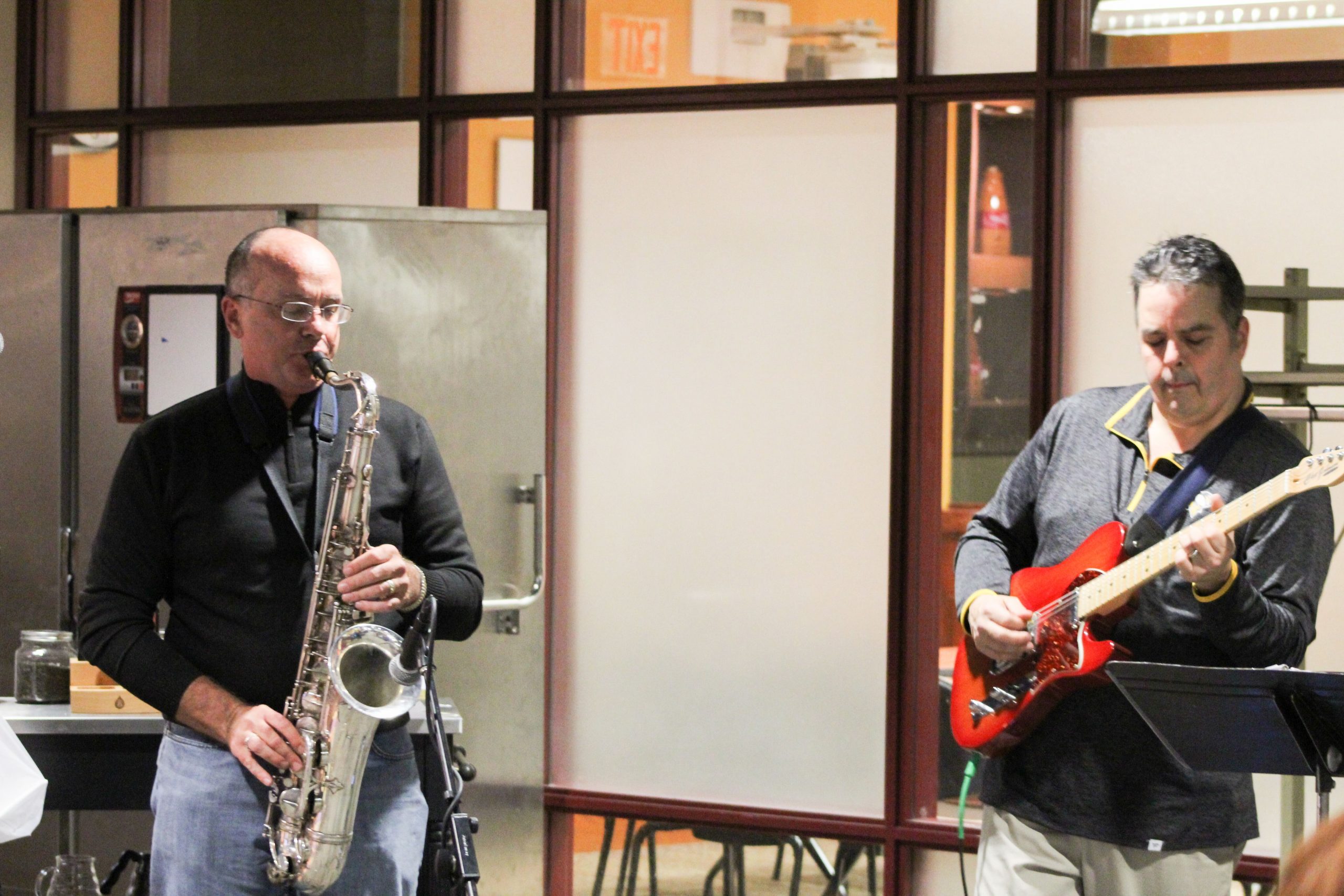Jazz night animates student center atmosphere