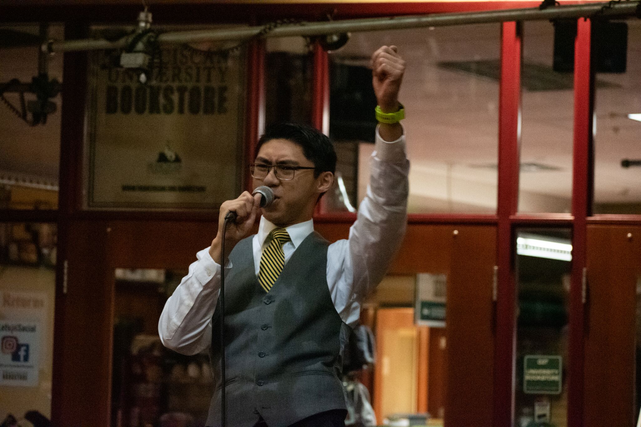 Lively karaoke night supports women’s center