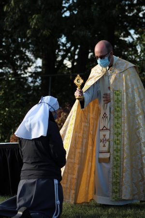 Friars, students and others celebrate Transitus service despite cancellation of annual Francis Fest