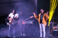 Ike Ndolo leads praise and worship, wraps up race conference