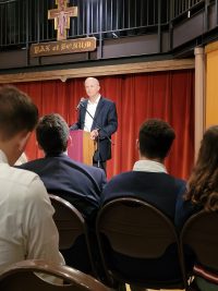 Astronaut tells of astronomical difficulties in balancing responsibilities