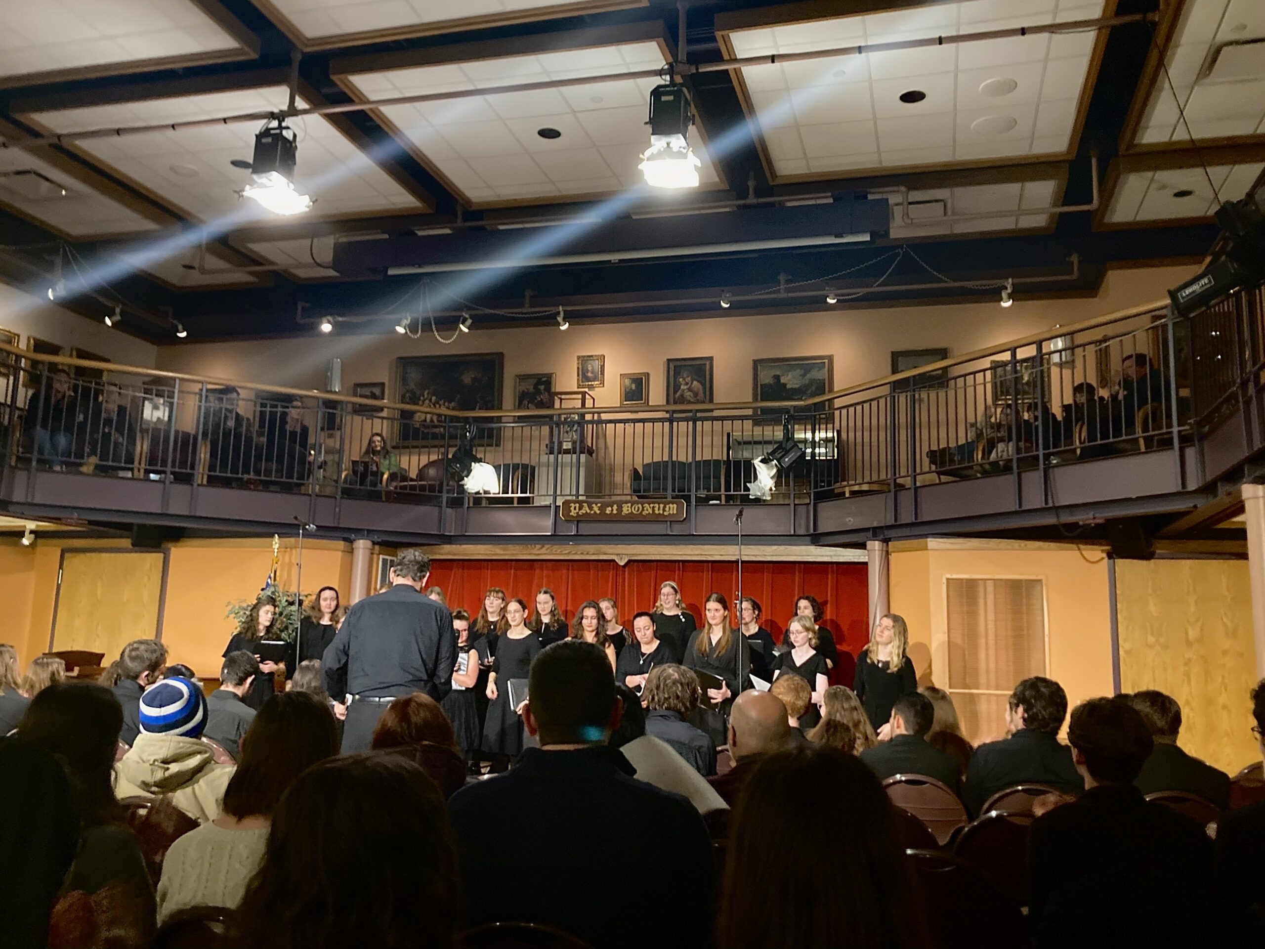 Schola choir performs “Autumn and Advent” concert